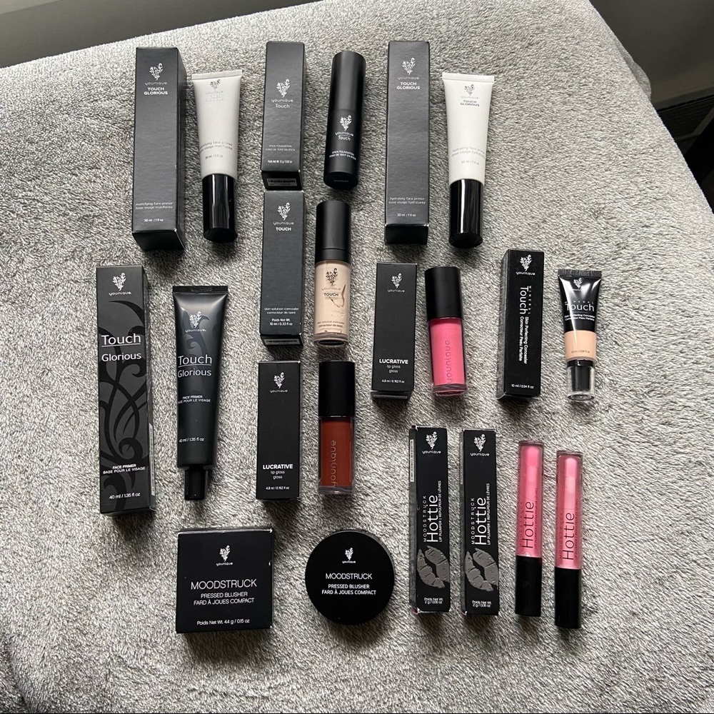 ❌SOLD❌$300 Younique Makeup Lot Makeup Bundle - Picture 1 of 7